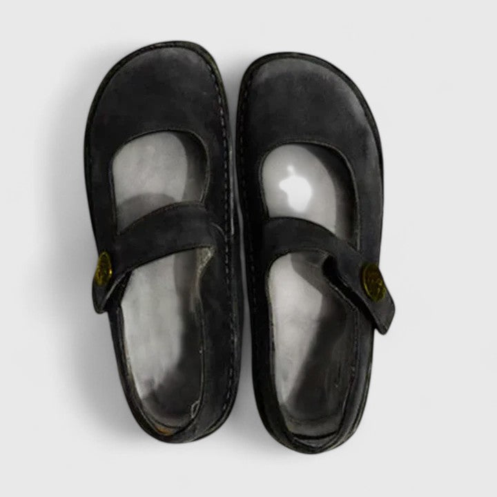 Esmeray orthopaedic round-toe shoes - styled view