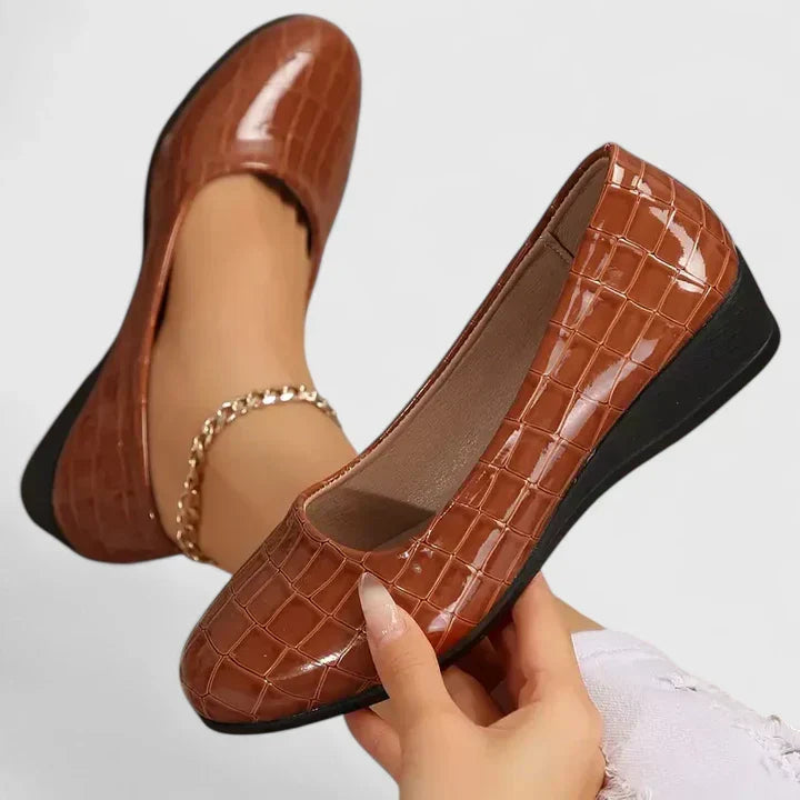 Zora orthopaedic memory-foam work shoes - styled view